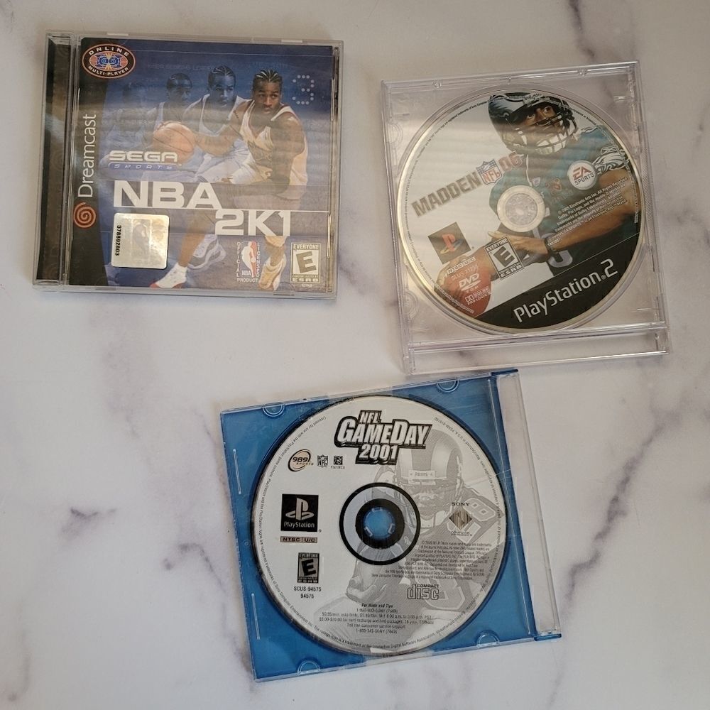 Bundle of 4 sport video games footlball basketball